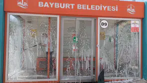 Bayburt’ta Parklar Çiçekleniyor, Duraklar Sterilize Ediliyor