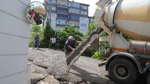Hopa Belediyesi Sahada: Yol Çalışmaları ve Mahalle İncelemeleri Sürüyor