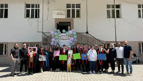 Yusufeli'nde Mezuniyet Töreninde Duygu Dolu Anlar Yaşandı