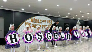 Minik Öğrencilerden Büyük Performans: Araklı’da Yıl Sonu Coşkusu