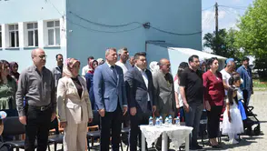 Şenkaya’da Miniklerin Mezuniyet Sevinci: Anaokulu Öğrencileri Belgelerini Aldı