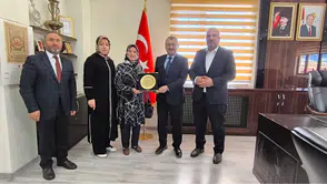 Erzurum'da Emekli Öğretmenden Hafızlık Kur’an Kursuna Anlamlı Bağış