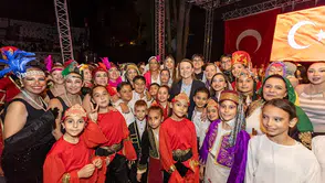 Konak Belediyesi'nden Unutulmaz Bir Etkinlik: 20. Halk Oyunları Şenliği Coşkuyla Gerçekleşti!