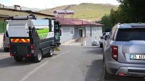 Pazaryolu Belediyesi Araç Filosunu Güçlendirdi: Yeni Yol Süpürme Aracı Hizmete Başlıyor