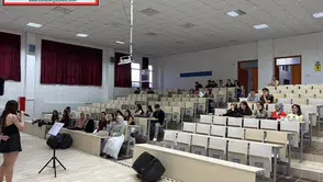 Müzikle Rahatlayan Öğrenciler: Hisarcık MYO'da Final Dönemi Coşkusu!