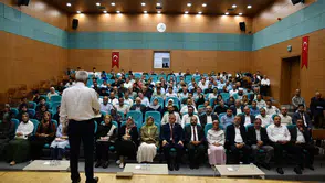 AK Parti Artvin Kadın Kolları’ndan Bizi Yücelten Değerlerimiz ve Aile Konferansına Katılım