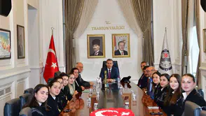 Tonyaspor Kadın Halk Oyunları Ekibi Türkiye Şampiyonu Oldu! Trabzon'un Gururu Valilikte Ağırlandı