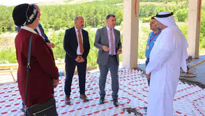 Vali Eldivan, Körfez Turizm Heyetine Aslandağı Bungalov Evleri Projesi'ni Tanıttı