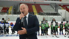 15 Temmuz Ruhu Buz Pistine Taşındı: Erzurum'da Minikler Buz Hokeyi Turnuvası Tamamlandı
