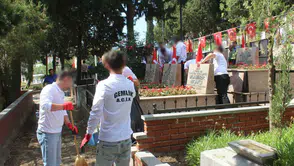 Bursa'da Cezaevi Personeli ve Hükümlülerden Şehitlikte Anlamlı Anma Töreni