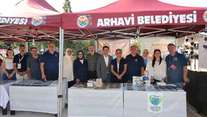 Arhavili Yazardan Örnek Davranış: Kitap Gelirleriyle Sokak Hayvanlarına Mama Desteği