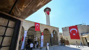 6 Şubat depremlerinden etkilenen Gaziantep Bostancı Camisi yeniden ibadete açıldı