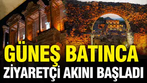 Güneşin batışıyla Efes Antik Kenti’nde ziyaretçi akını: Gece müzeciliği tarihteki en yüksek rakamlara ulaşıyor!