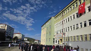 Arsin’de Öğrencilerle Bayrak Töreninde Buluşma