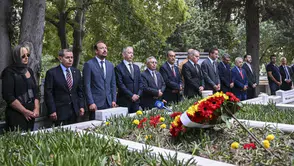 Galatasaray'ın unutulmaz efsanesi Metin Oktay, kabri başında anıldı