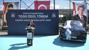 Kadıköy Anadolu İmam Hatip Lisesi'nden YKS'de Başarı Gösteren Mezuna Togg Armağanı!