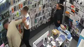 Kavgadan kaçıp dükkana sığındı! 15 yaşındaki çocuğun peşini bırakmadılar