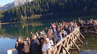 AK Parti Kadın Kolları Şavşat Karagöl’de Bir Araya Geldi