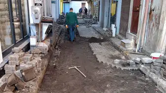 Beşikdüzü Belediyesi İlçe Genelinde Yol ve Parke Çalışmalarını Sürdürüyor