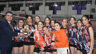 Erzurum'da Küçükler İl Birinciliği'nde Aziziye Gençlik Spor, Saltuklu'yu 3-0 mağlup ederek üçüncü oldu!