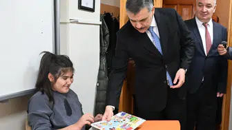 Erzurum Valisi Çiftçi, Dünya Engelliler Günü'nde Özel Eğitim Okulu'nu ziyaret etti