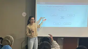 Artvin'de Bağımlılıkla Mücadele İçin Öğrencilere Yeşilay Konferansı Düzenlendi