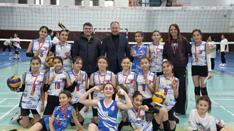 Erzurum'da Voleybol İl Birincisi Takıma Anlamlı Ziyaret ve Hediye Destekleri