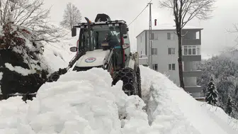 Trabzon'da karla mücadele ekipleri 7/24 sahada, yollar yeniden ulaşıma açıldı