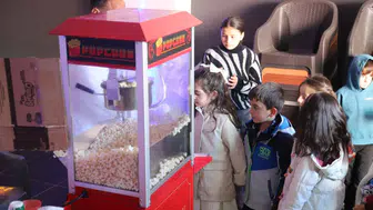 Narman'da Öğrencilere Sinema Keyfi: Karnelerine Özel Gösterim Düzenlendi