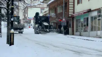 Pazaryolu’nda Karla Mücadele Çalışmaları Aralıksız Sürüyor