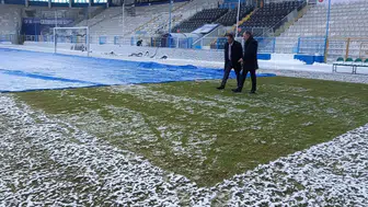Erzurum'da zor kış koşullarına rağmen stadyum bakımı titizlikle sürüyor