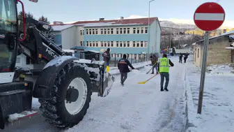 Olur'da Yoğun Kar Yağışı Sonrası Temizlik Çalışmaları Tamamlandı