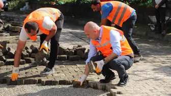 Hopa’da Sundura Mahallesi’nde Yol ve Parke Çalışmaları Başladı
