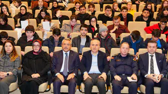 Rize’de Çayla Kitap Projesi Etkinliği: Öğrencilere Kitap Hediye Çeki Verildi