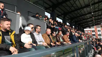 Arsin Belediye Başkanı Hamza Bilgin, Arsinspor – Ulubey Belediye Spor Maçını Tribünden Takip Etti