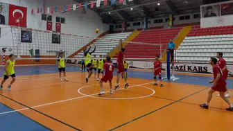 Yurt lig voleybol final müsabakaları nefes kesti