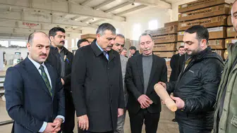 Vali Çiftçi Oltu Organize Sanayi'de Alkan Mobilya'yı ziyaret etti, çevre dostu üretim süreçlerini inceledi