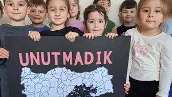 İyidere'de deprem şehitleri üçüncü yıl dönümünde okullarda anıldı