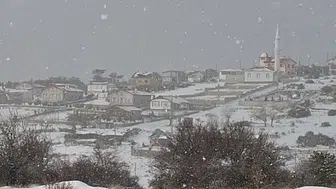 Beypazarı’nda kar yağışı etkisini sürdürüyor