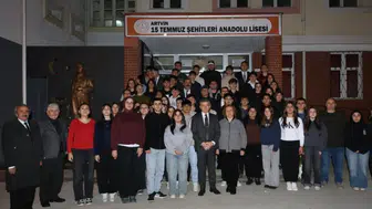 Artvin Valisi Ergün, Lise Öğrencileriyle İftar Sofrasında Bir Araya Geldi