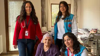 Rize’de Yaşlılar Haftası’nda Evde Sağlık Hizmetlerinden Anlamlı Ziyaret