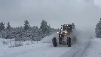 Doğu Anadolu'da Karla Mücadele: Kapalı Yollar İçin Ekipler Seferber Oldu