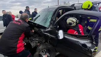 Kadirli'de kaza: 1 ölü, 8 yaralı, ulaşım kontrollü sağlanıyor