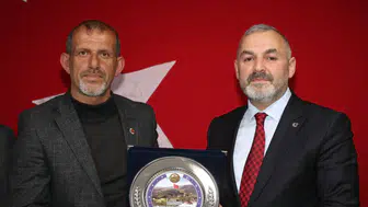 Arsin Belediye Başkanı Hamza Bilgin, Teravih Sonrası Vatandaşlarla Buluştu