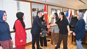 Başkan Ahmet Metin Genç, Büyükşehir Personeli ile Bayramlaştı