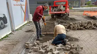 Beşikdüzü’nde Bozulan Zeminler Onarılıyor