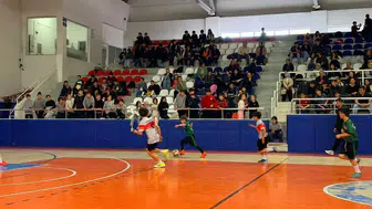 Artvin’de Yenimahalle Ortaokulu Futsal’da Merkez İlçe Şampiyonu Oldu