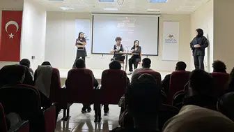 Bayburt Gençlik Merkezi Tiyatro Ekibi’nden Unutulmaz Sahne Performansı