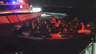 İzmir açıklarında 2’si çocuk 24 düzensiz göçmen yakalandı