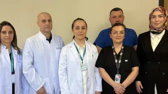 13 Yaşındaki Diyaliz Hastası Melek'e Hastanede Eğitim Desteği Sağlanıyor